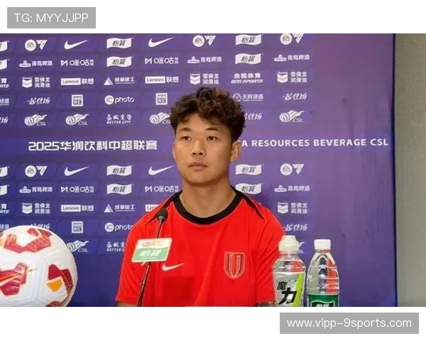 成都蓉城严鼎皓快速反越位形成威胁，精彩瞬间点燃赛场激情