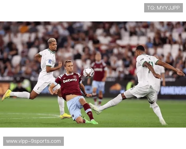 法甲摩纳哥中路穿透犀利，客场带走分数：一场关于突破与信念的胜利之路