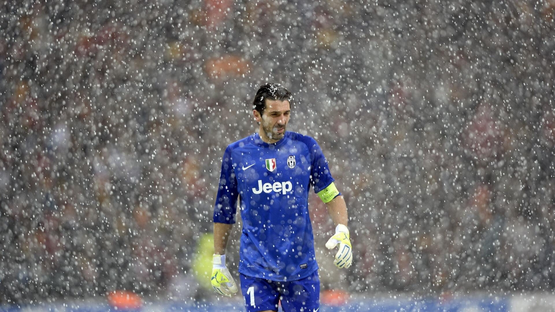 九游官网入口活动-《王者荣耀》荣耀之路全球联赛，冠军队伍激战正酣！